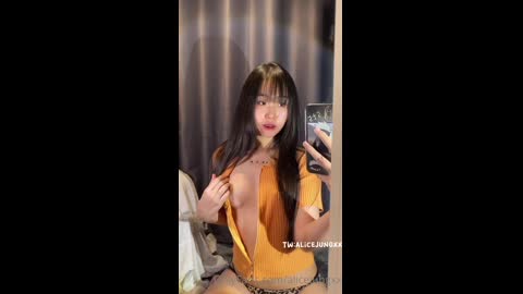 Onlyfans - Alicejungxx 前开式衣服