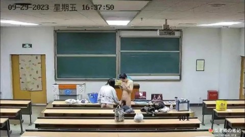 北京工业大学三教401教室内做爱玩原神被录进教程